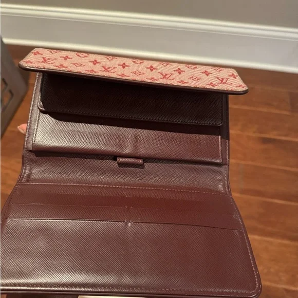 Louis Vuitton Monogram Mini Lin Porte Tresor
International Long Wallets - Picture 5 of 6